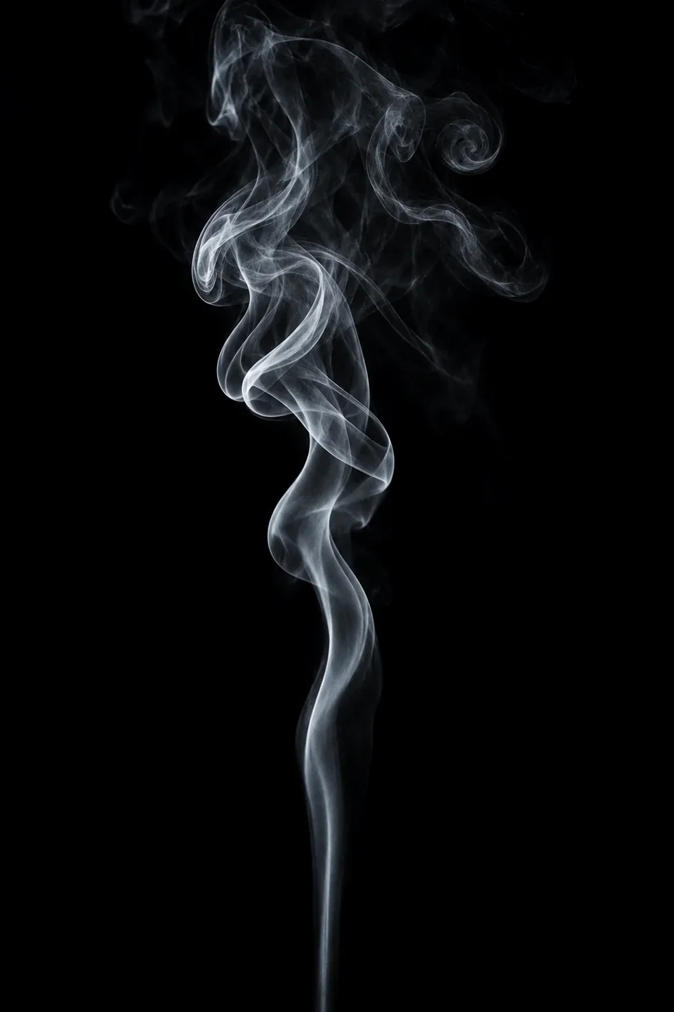 Una columna de humo blanco que sube y se curva sobre fondo negro